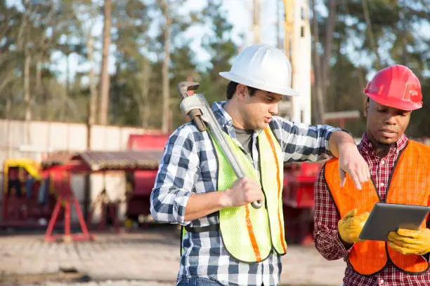 embaucher-un-etranger-en-France-bon-travail Comment embaucher un étranger en France : Guide complet pour les entreprises