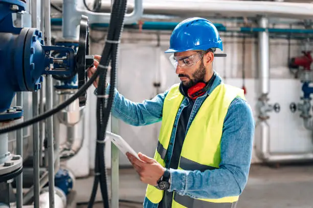techniciens de maintenance roumains
