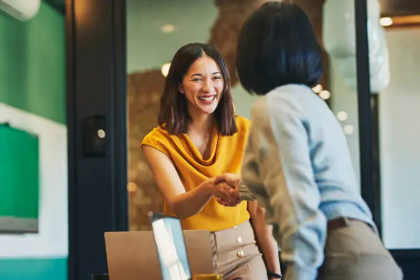 Comment recruter des Magasiniers depuis la Roumanie