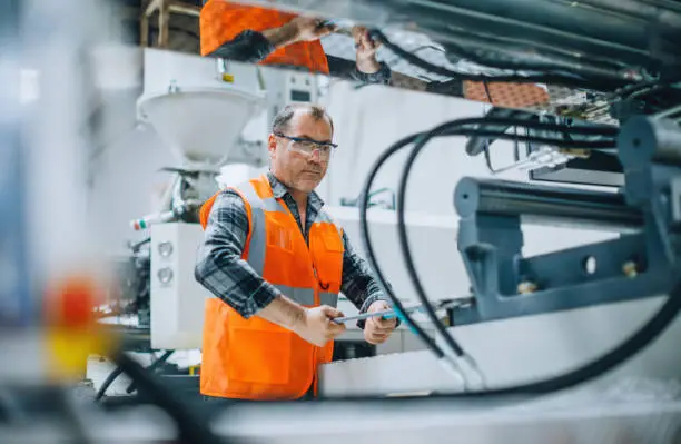 Operateurs-CNC-depuis-la-Roumanie-2025 Recruter des Opérateurs CNC depuis la Roumanie